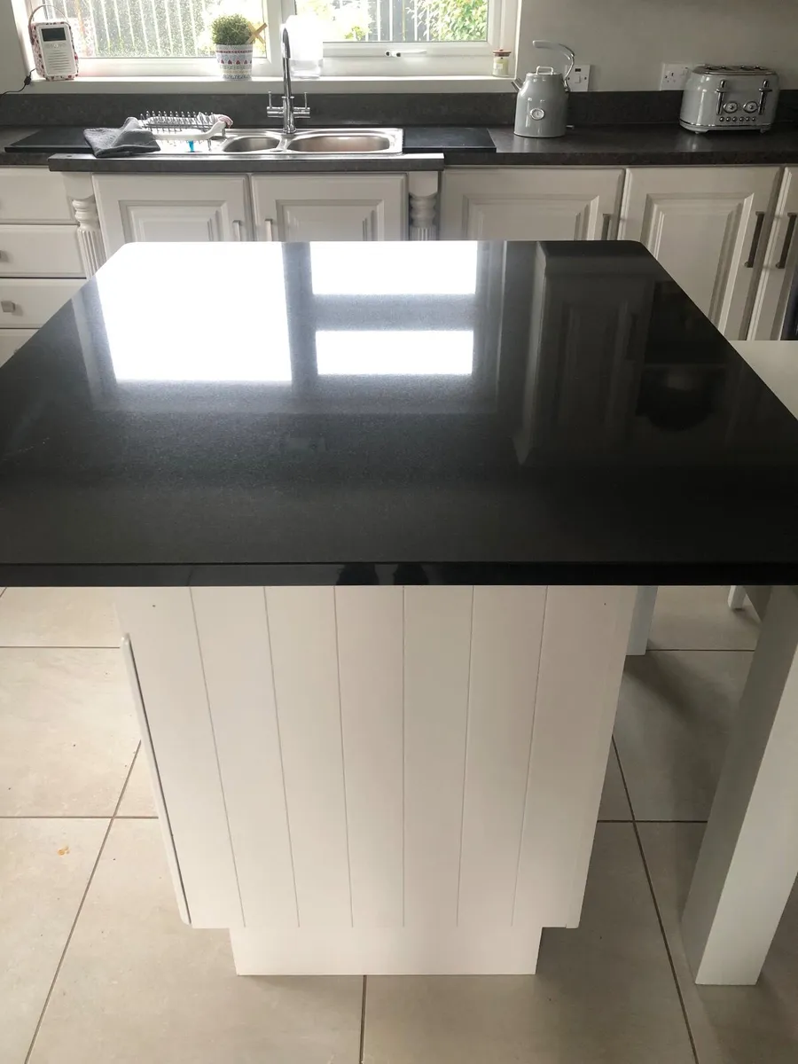 Kitchen island countertop solid granite - Image 1