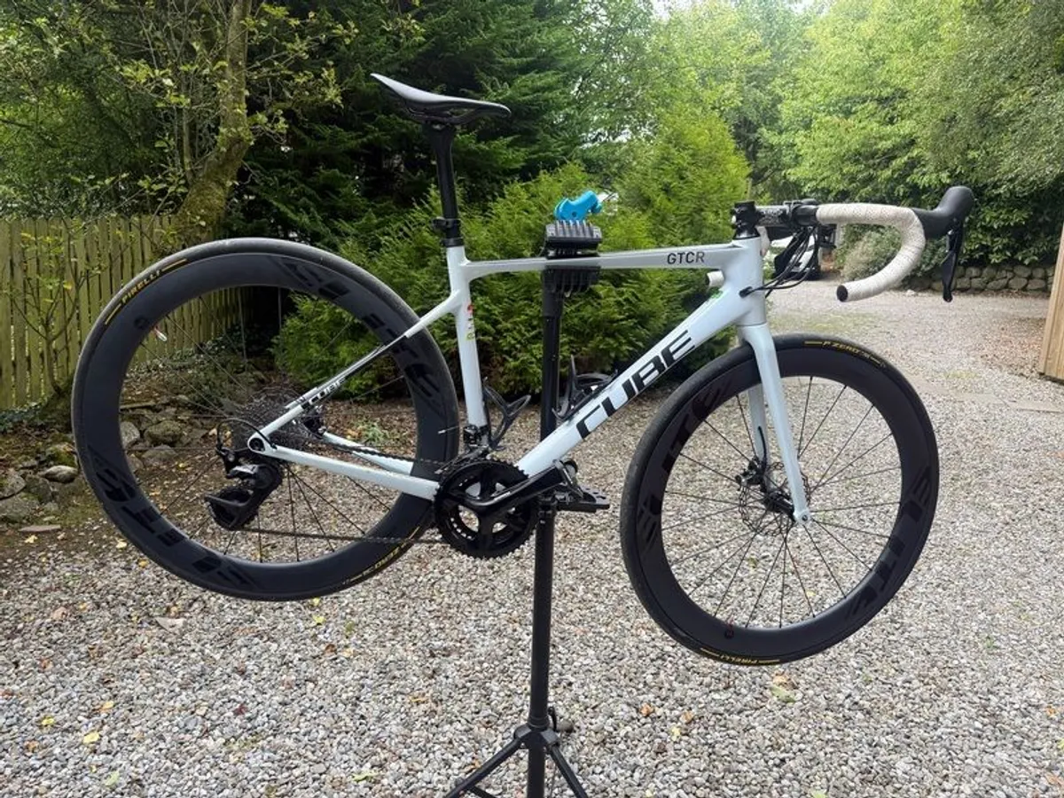 cube attain carbon size 53 (M) - Image 1
