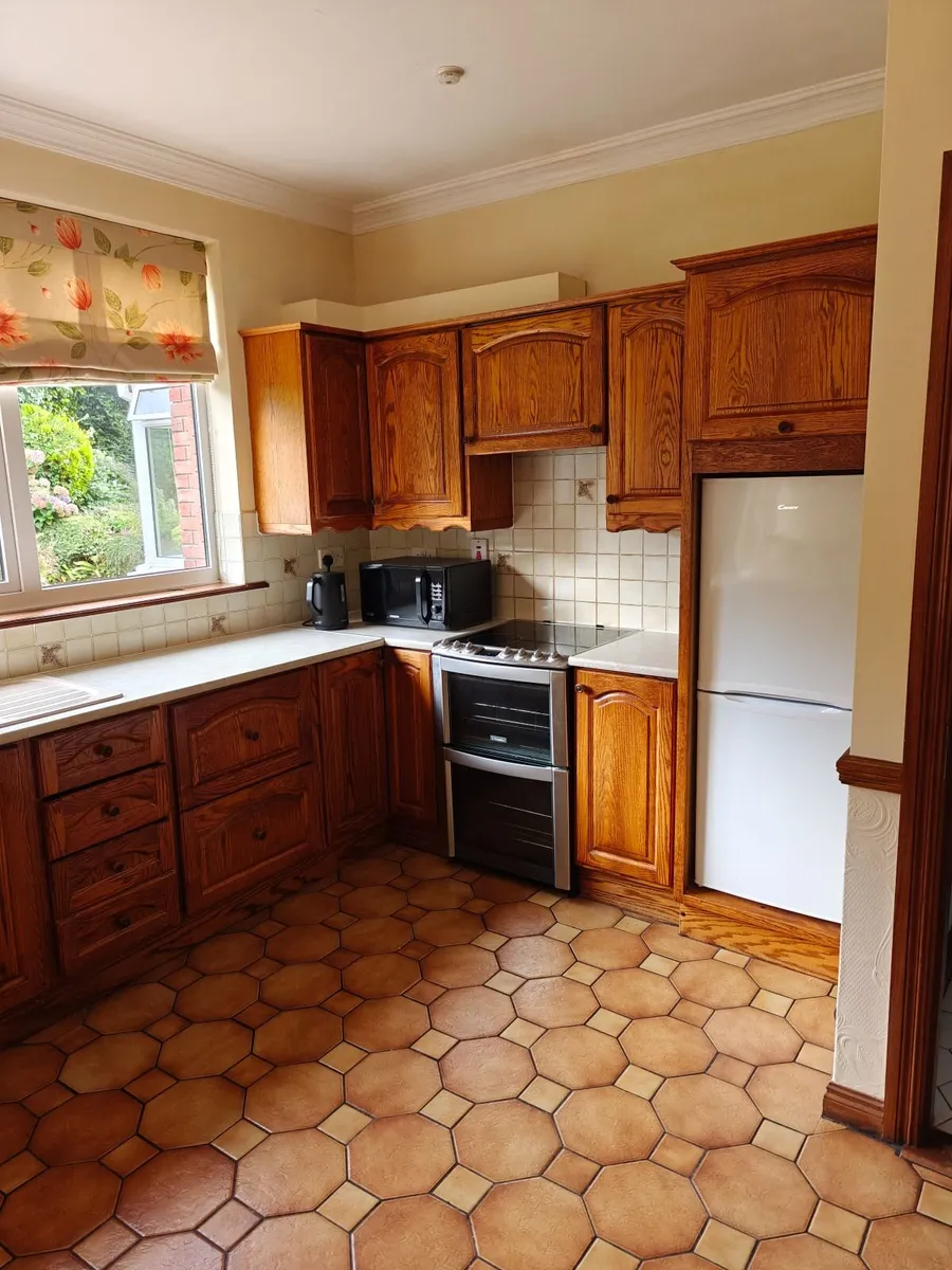 Solid oak kitchen plus appliances - Image 2