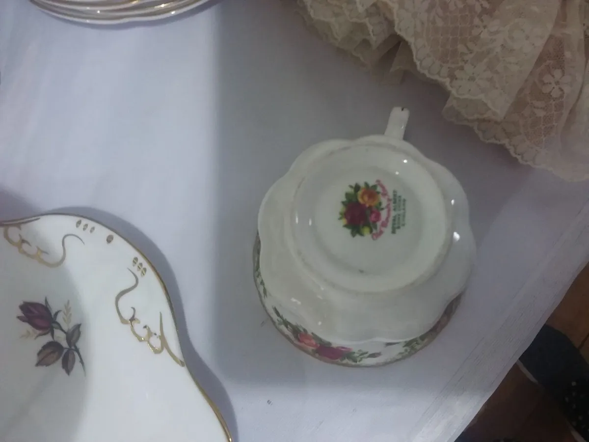 ROYAL ALBERT OLD COUNTRY ROSES CHINA - Image 2