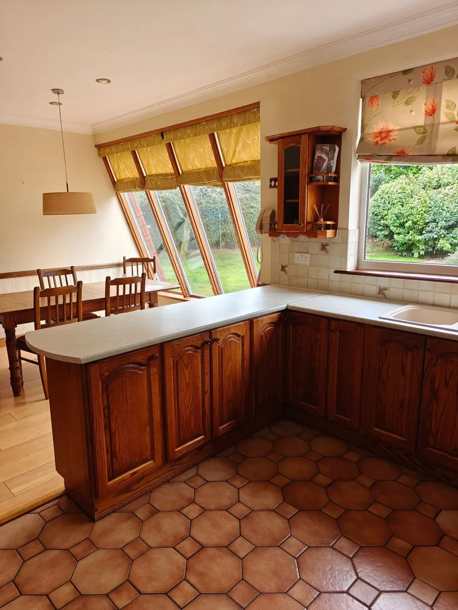 Solid oak kitchen plus appliances - Image 3