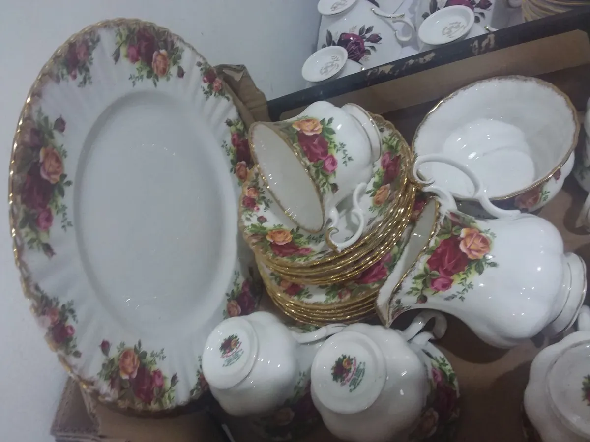 ROYAL ALBERT OLD COUNTRY ROSES CHINA - Image 3