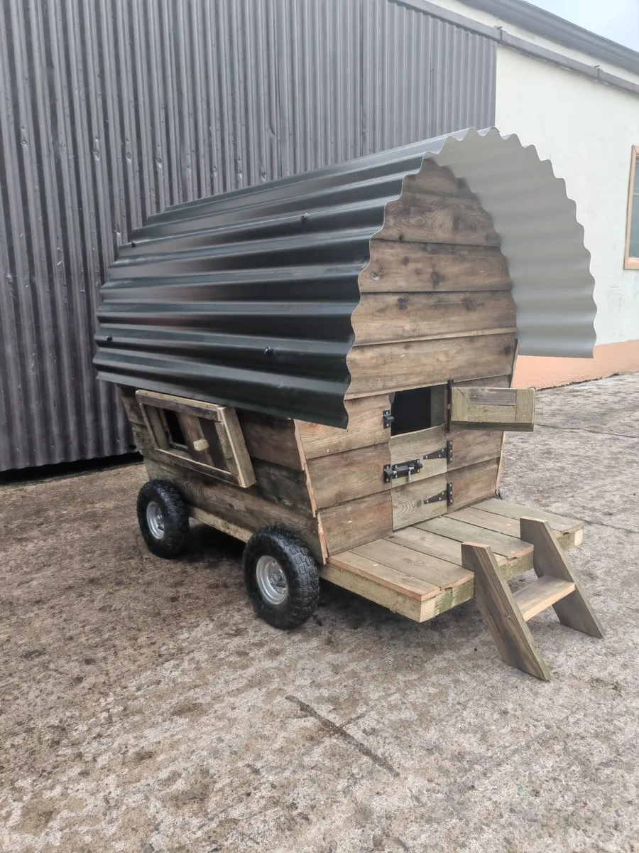 Shepherds hut hen house - Image 1