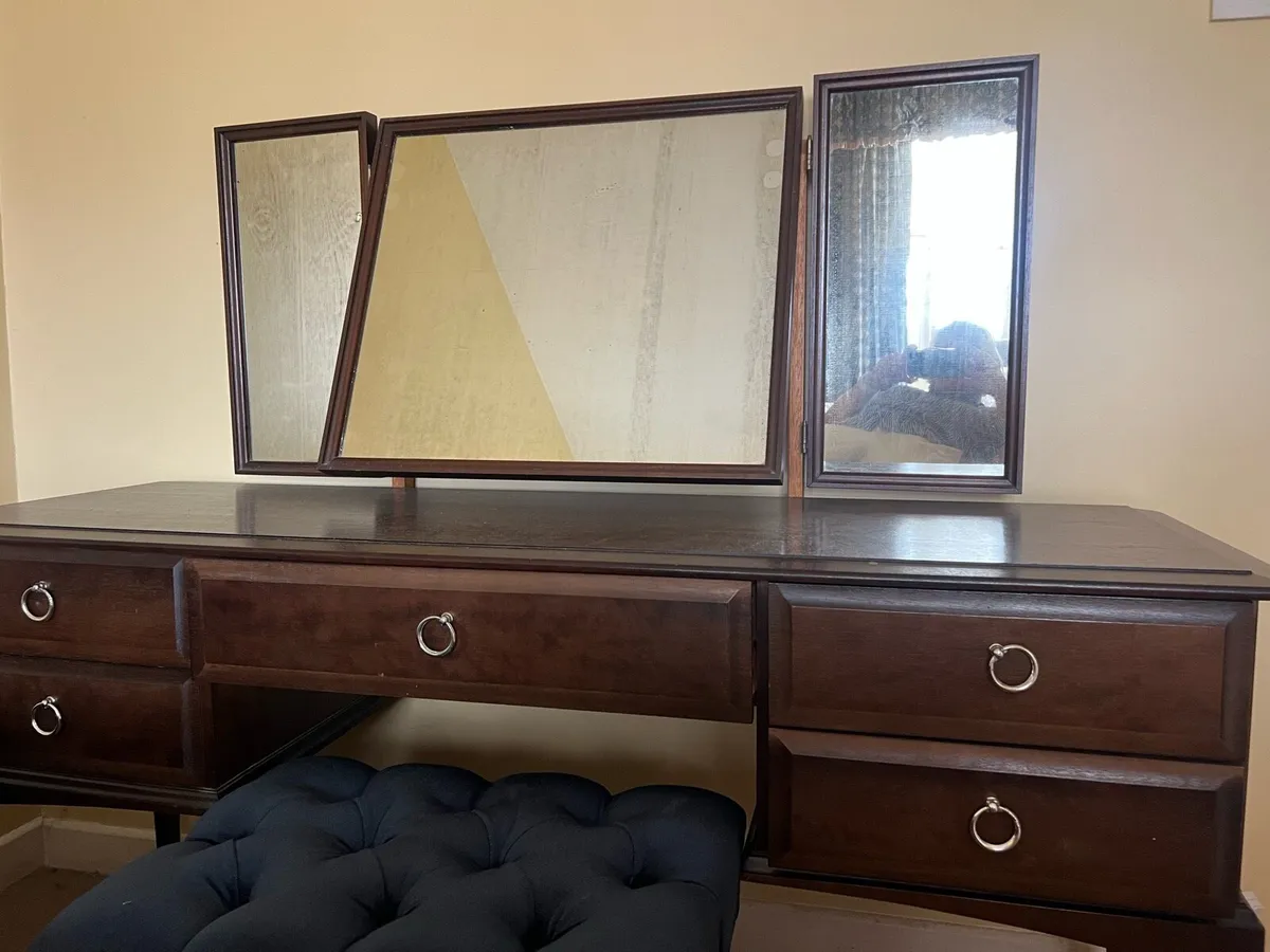 Dressing table and mirror - Image 2