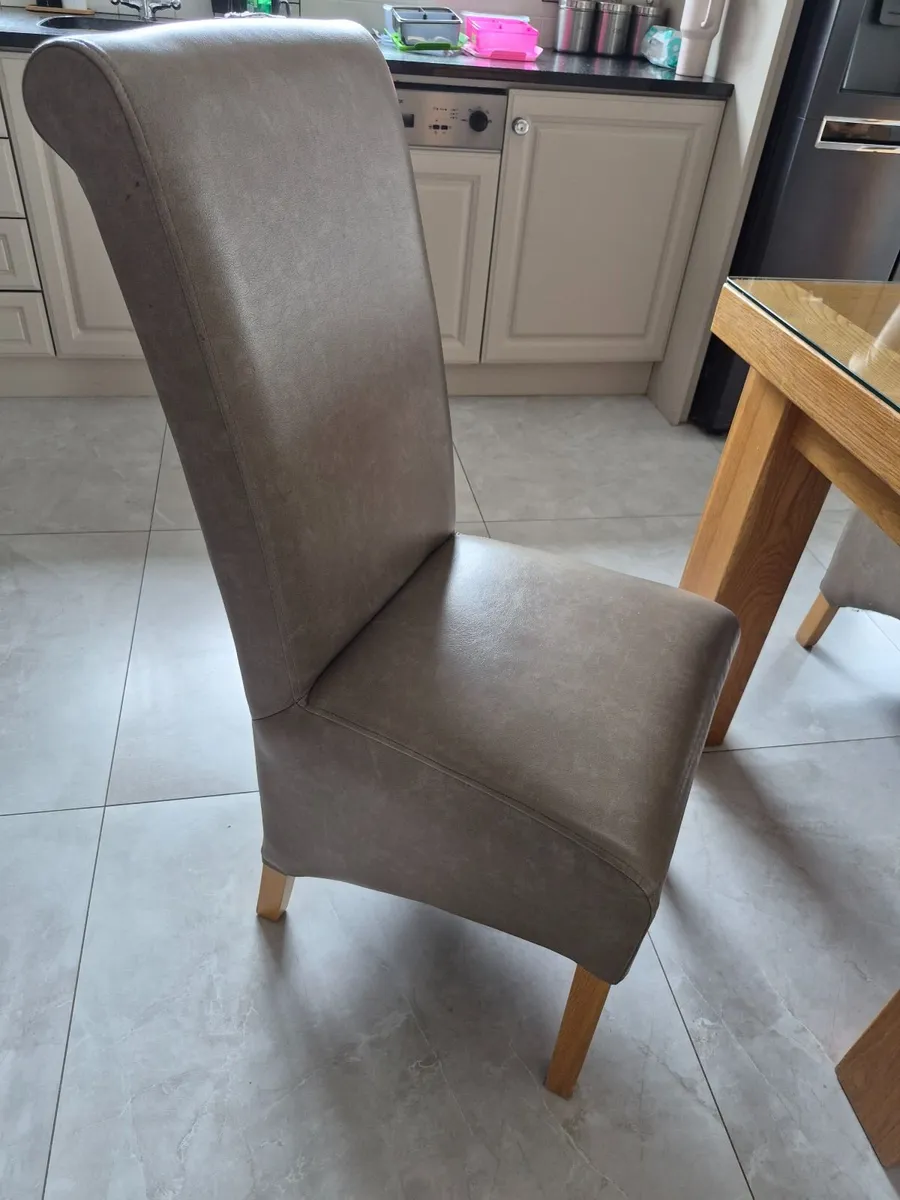 Table and Chairs - Image 3