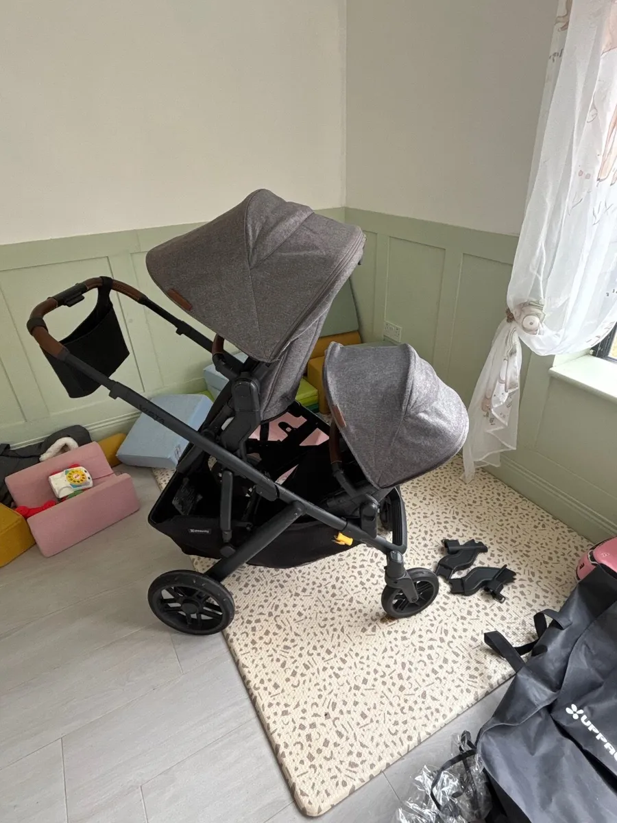 Uppa baby vista v2 bundle - Image 1