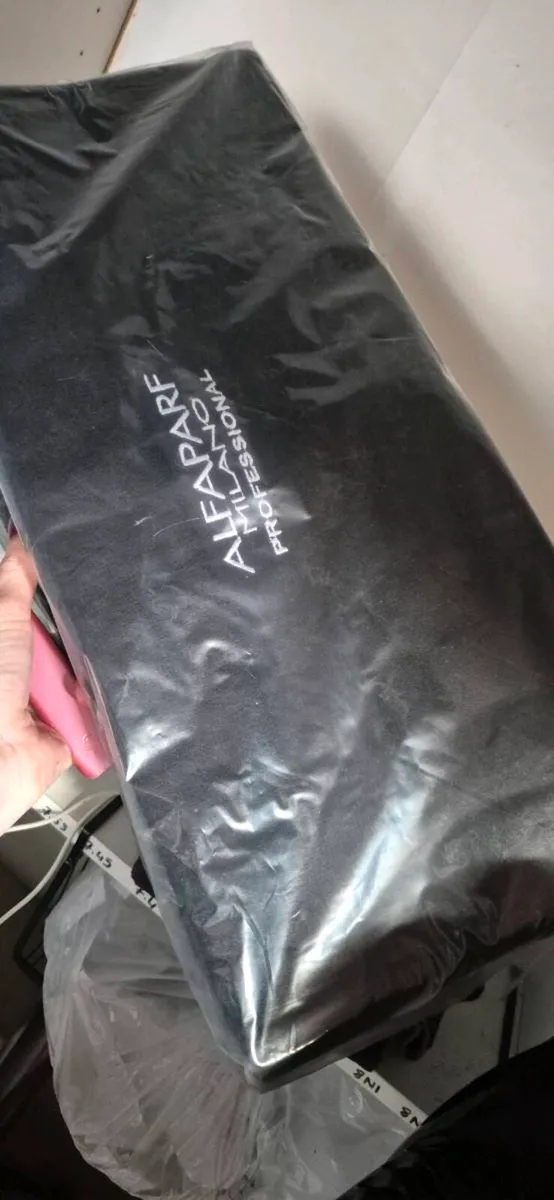 Bleach resistant Alfaparf towels
