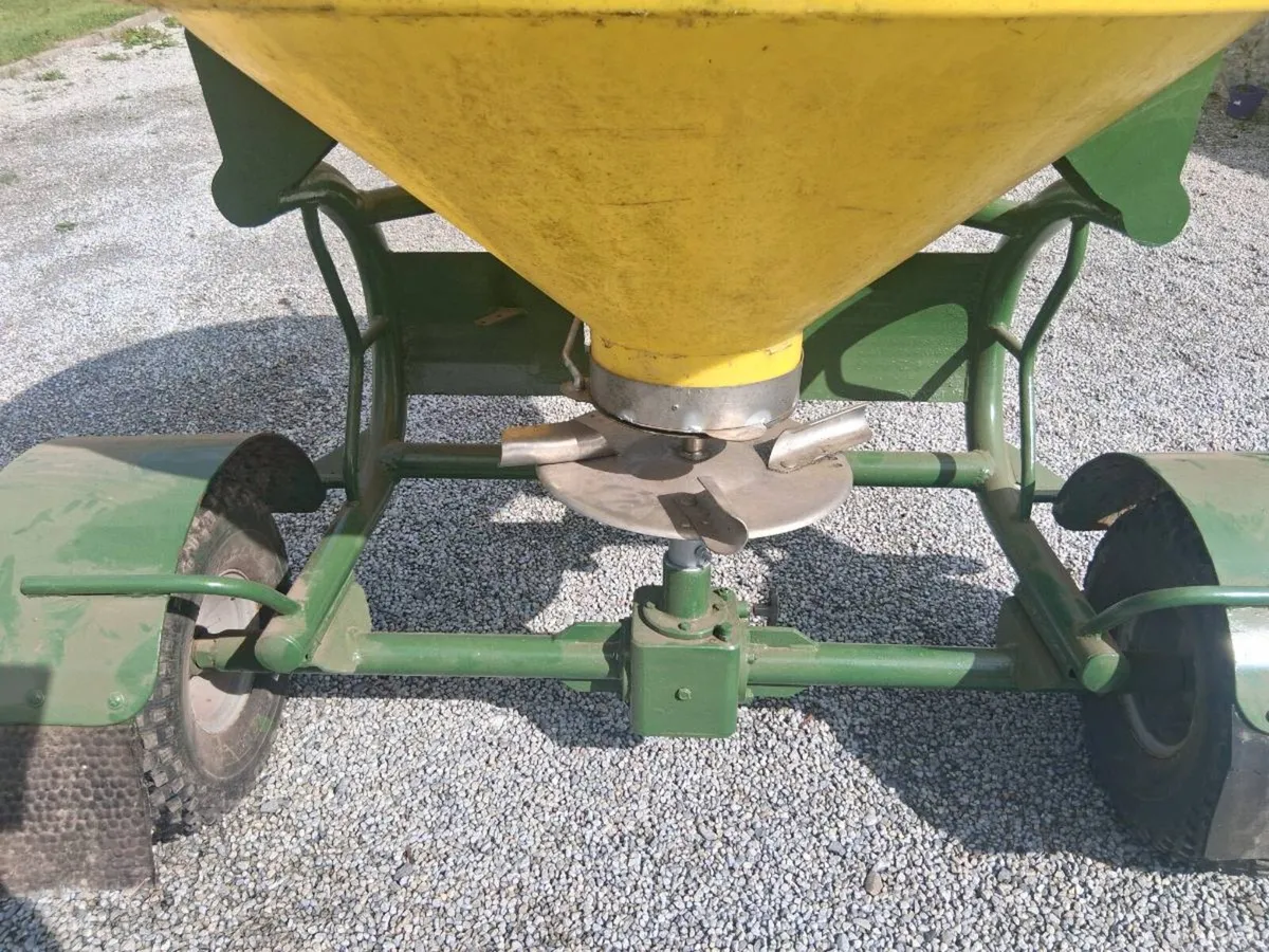 Fertiliser spreader - Image 4