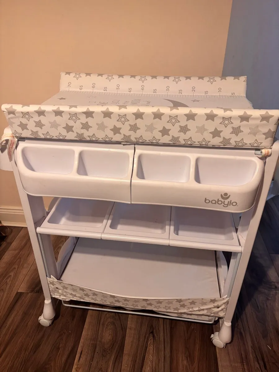 Babylo Smart changer with bath unit - Image 1