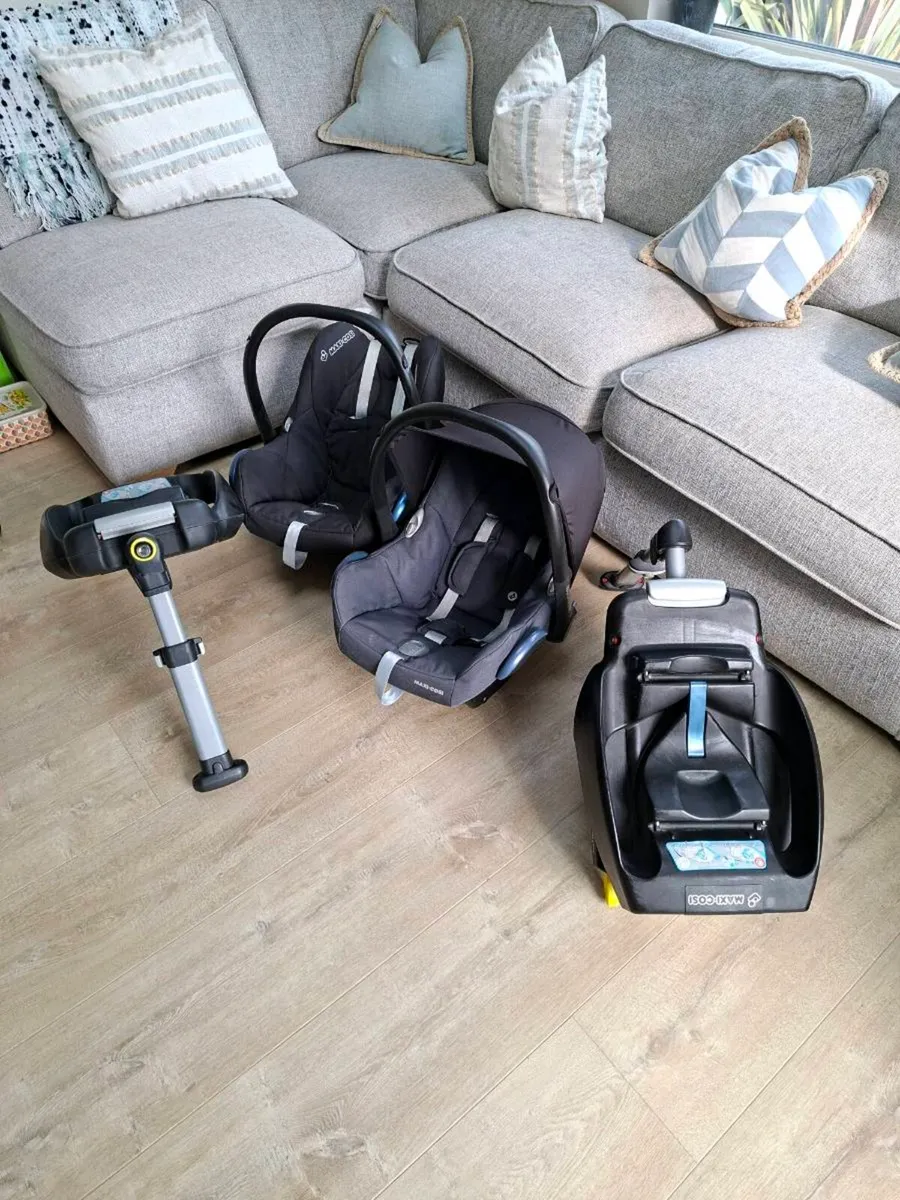 2X Maxi Cosy Car seats