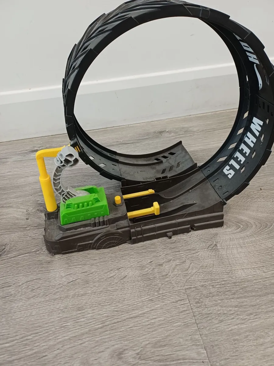 FREE Hot wheels track - Image 1
