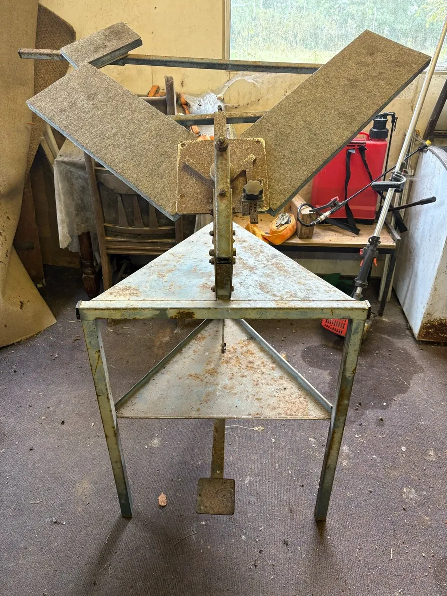 Professional Picture Frame Underpinner - Image 1