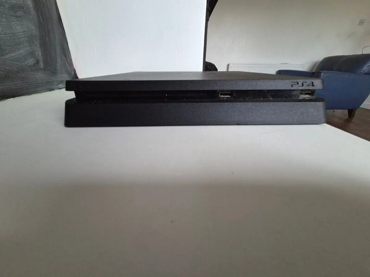 PS4 Slim Bundle with FIFA 26 - Image 4