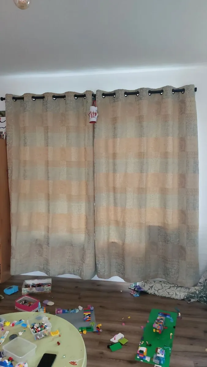 Curtains - Image 2