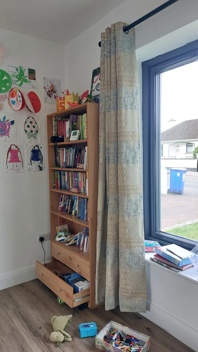 Curtains - Image 3