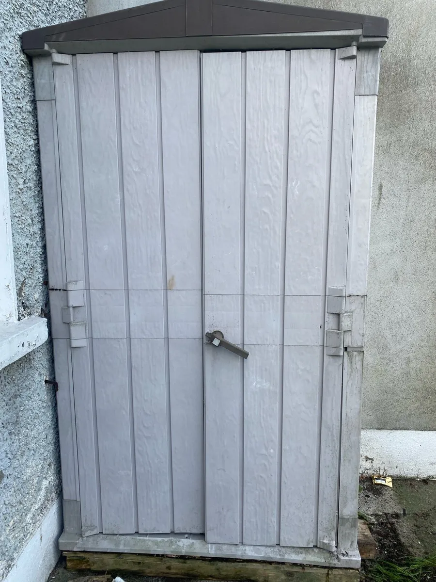 Outdoor storage shed - Image 1