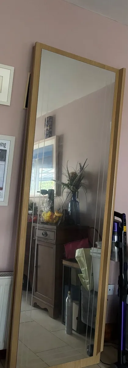Wardrobe doors and wardrobe unit free to take away - Image 1