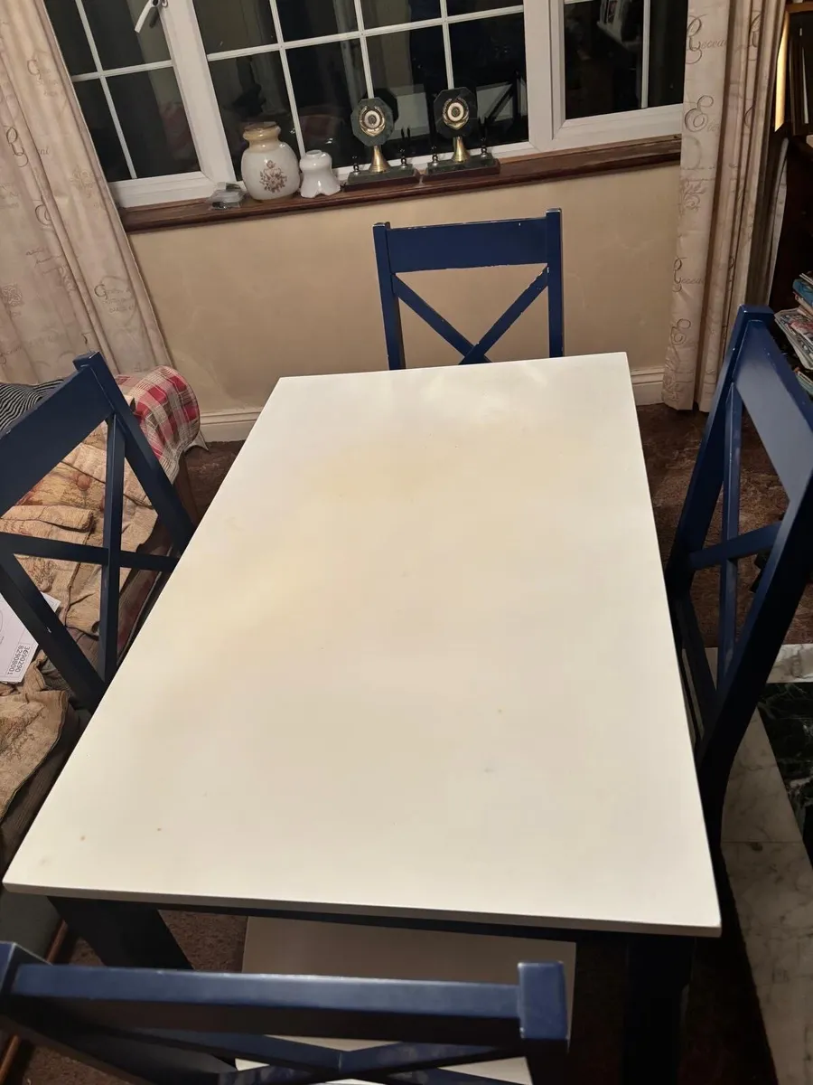 Solid kitchen table and chairs *good condition - Image 2