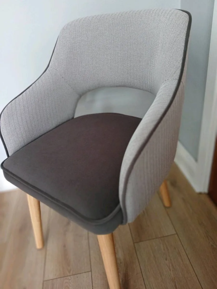 Dining chairs - Image 1