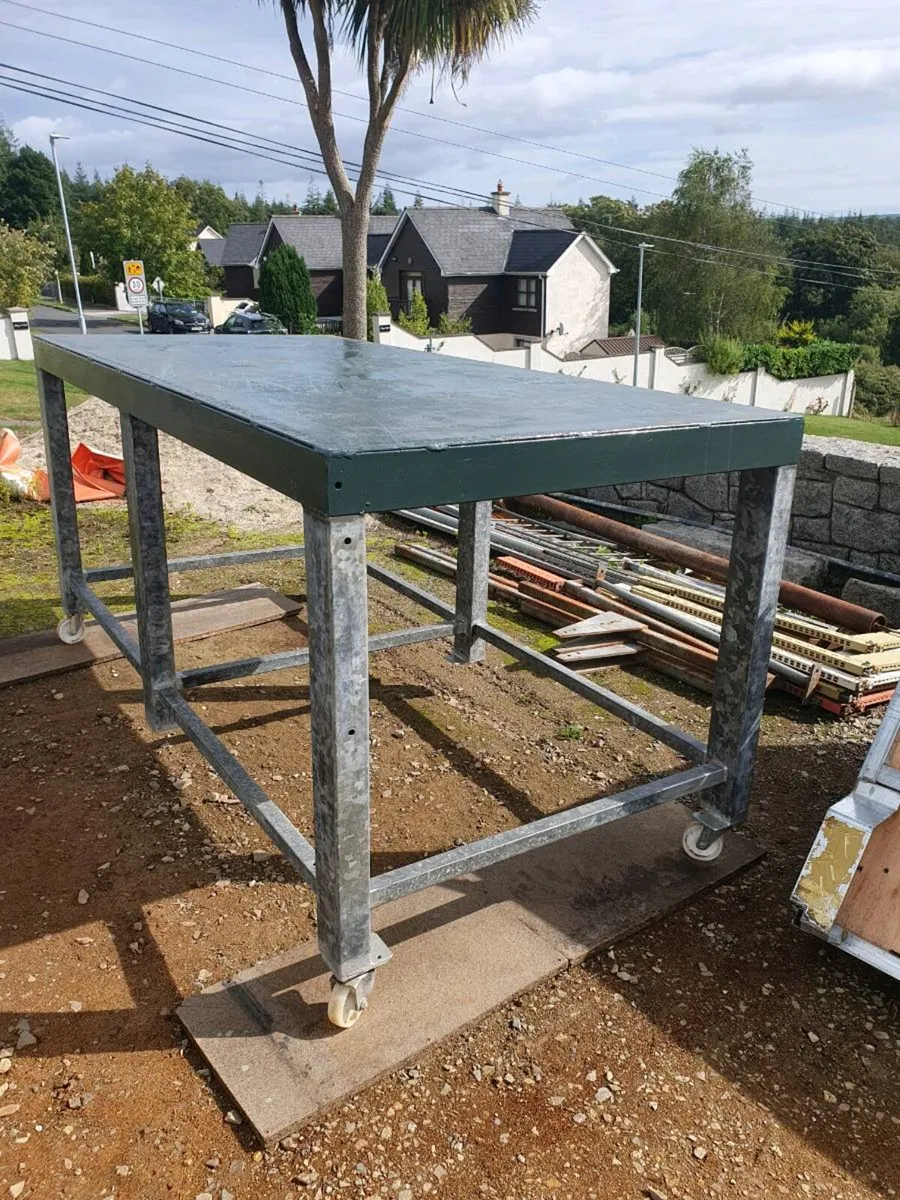 Heavy-duty steel work bench - Image 2
