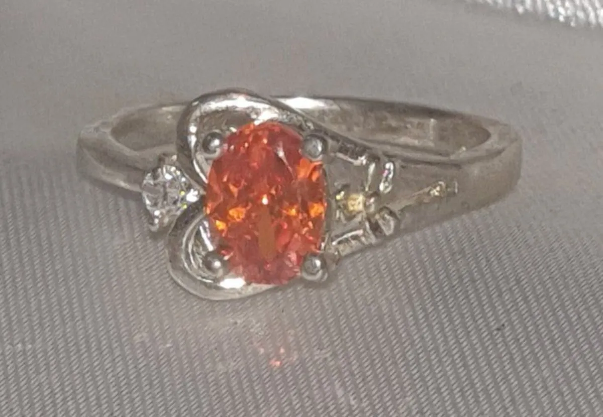 Pristine Vintage Hallmarked Sterling Silver Ring - Image 2