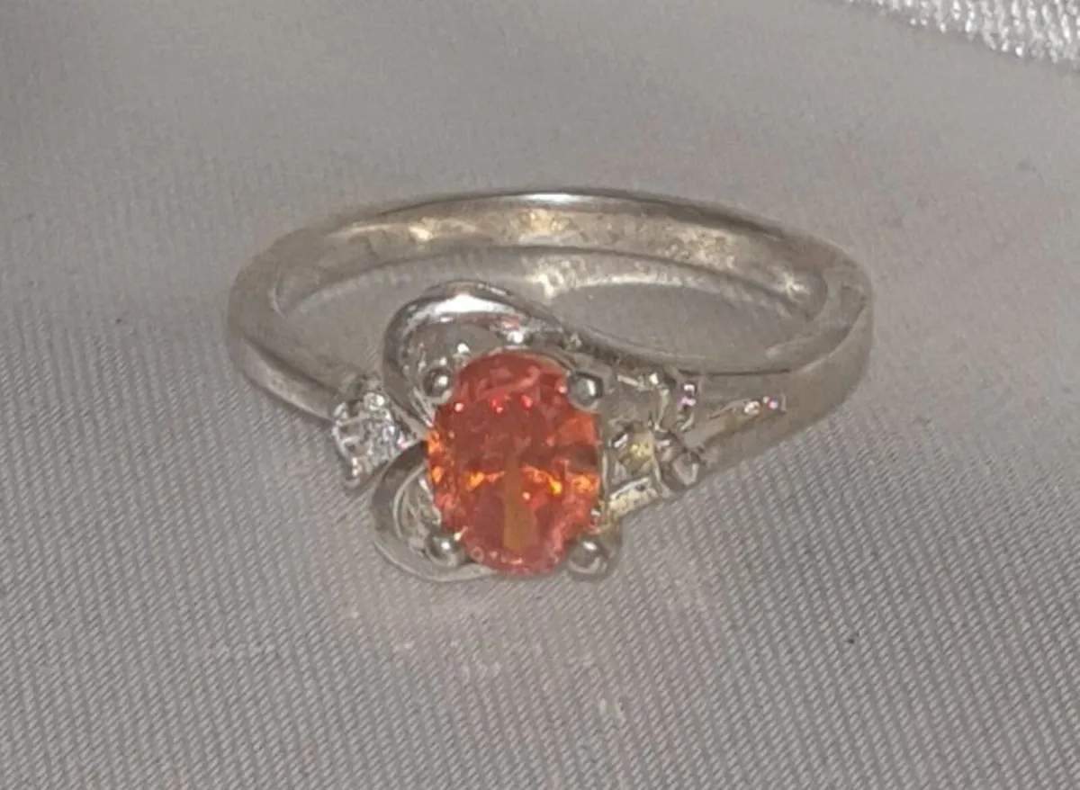 Pristine Vintage Hallmarked Sterling Silver Ring - Image 3