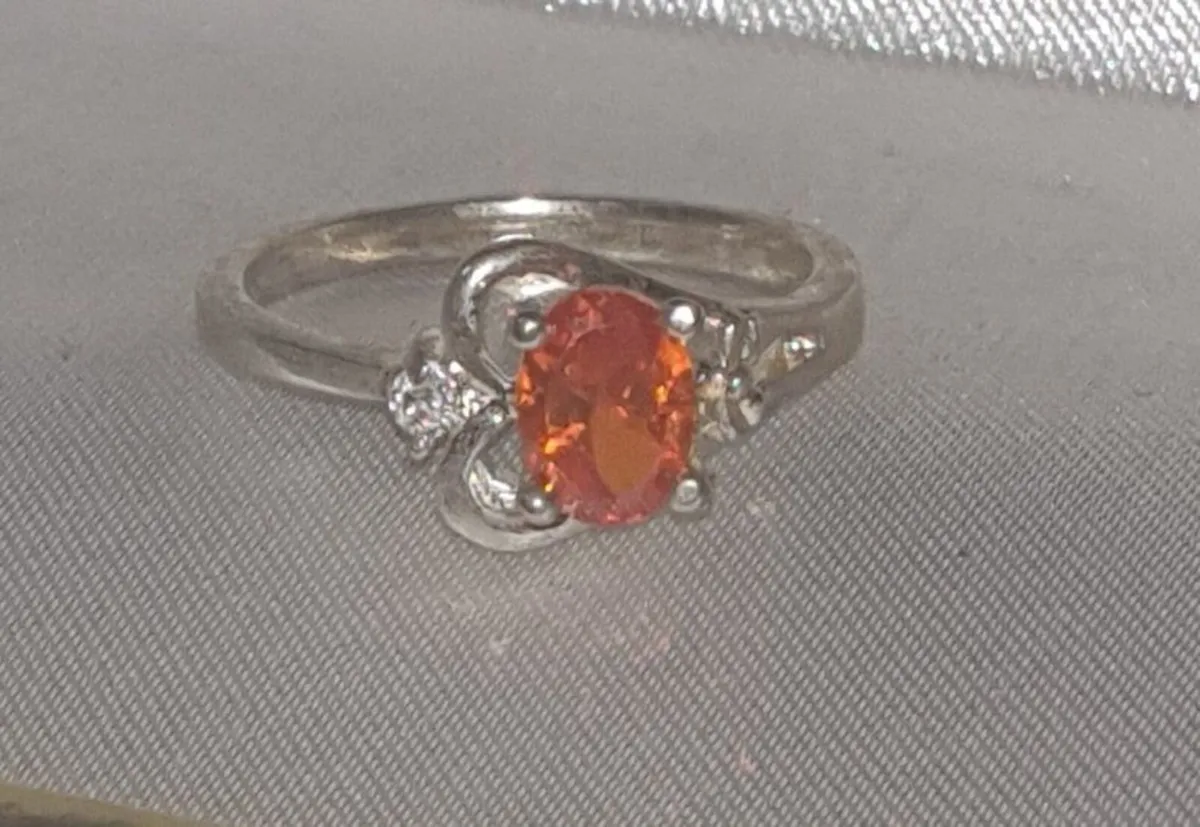 Pristine Vintage Hallmarked Sterling Silver Ring - Image 4