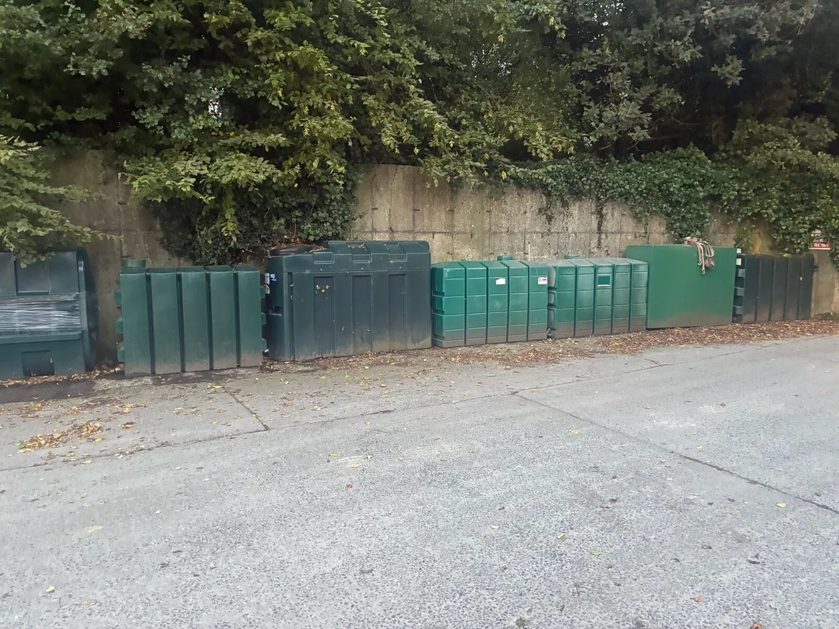 Oil tanks - Image 1