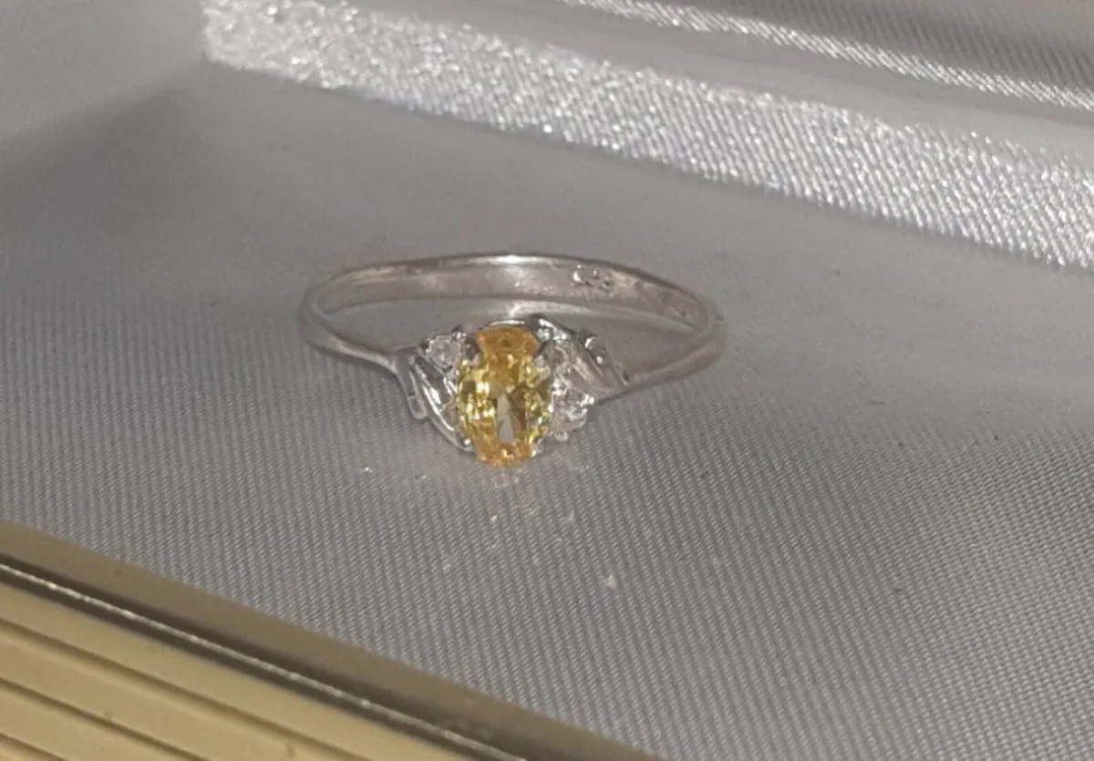 Pristine Vintage Hallmarked Silver/Sapphire Ring - Image 3