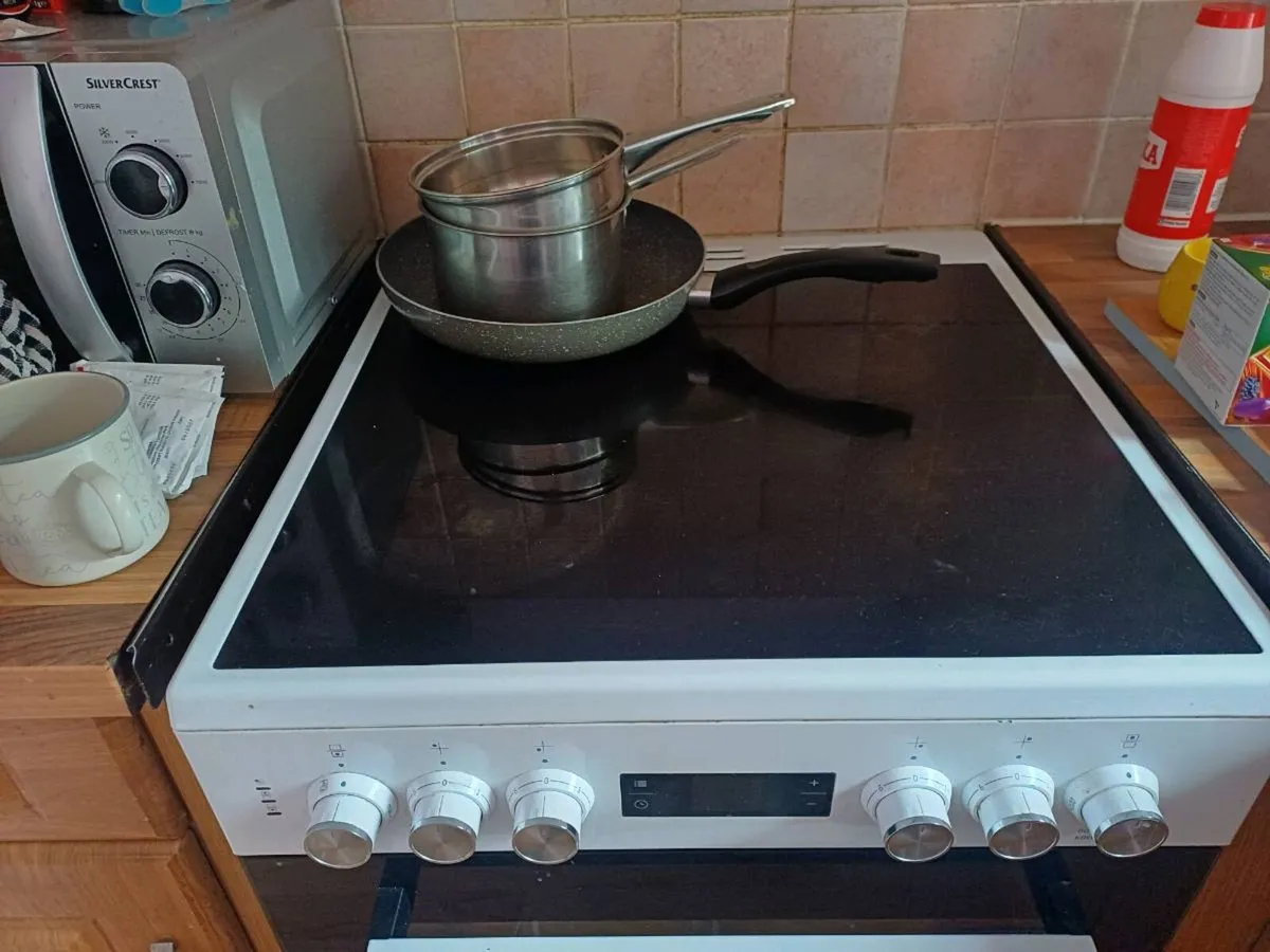Beko freestanding double oven - Image 1