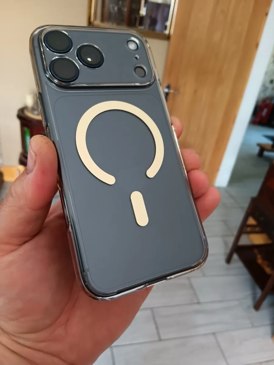 iPhone 17 pro max unlock 256 - Image 3