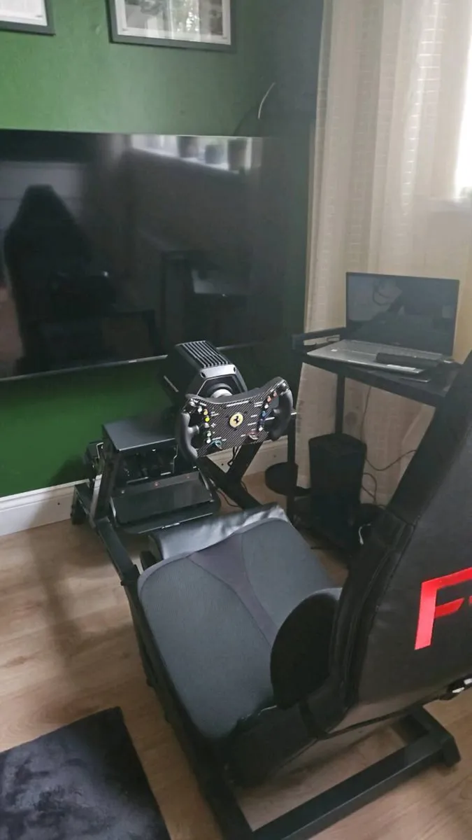 Thrustmaster T818 and Ferrari wheel - Image 1