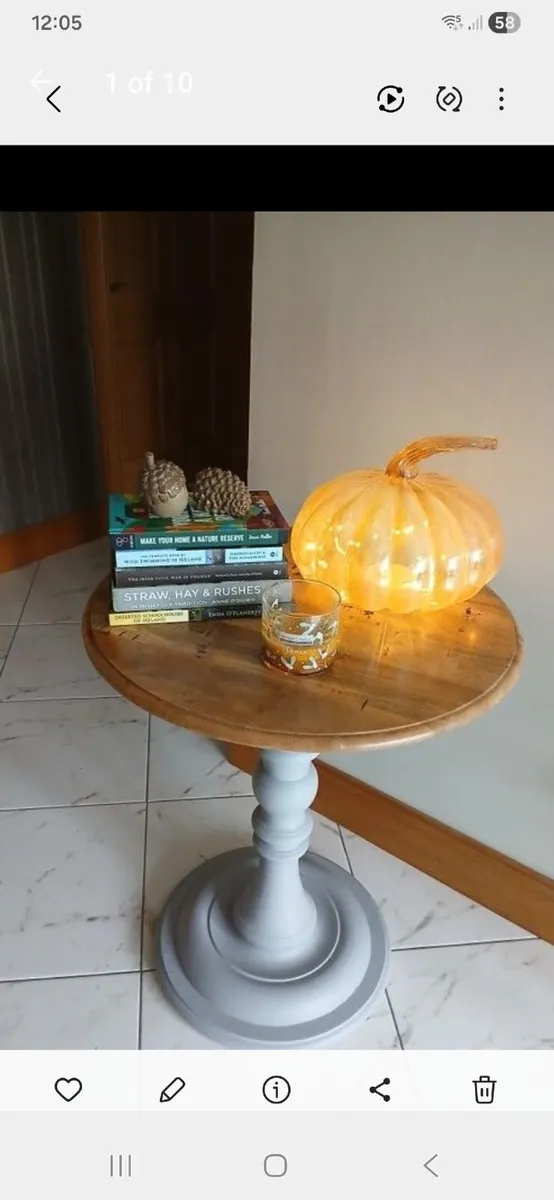 Oak side table - Image 1