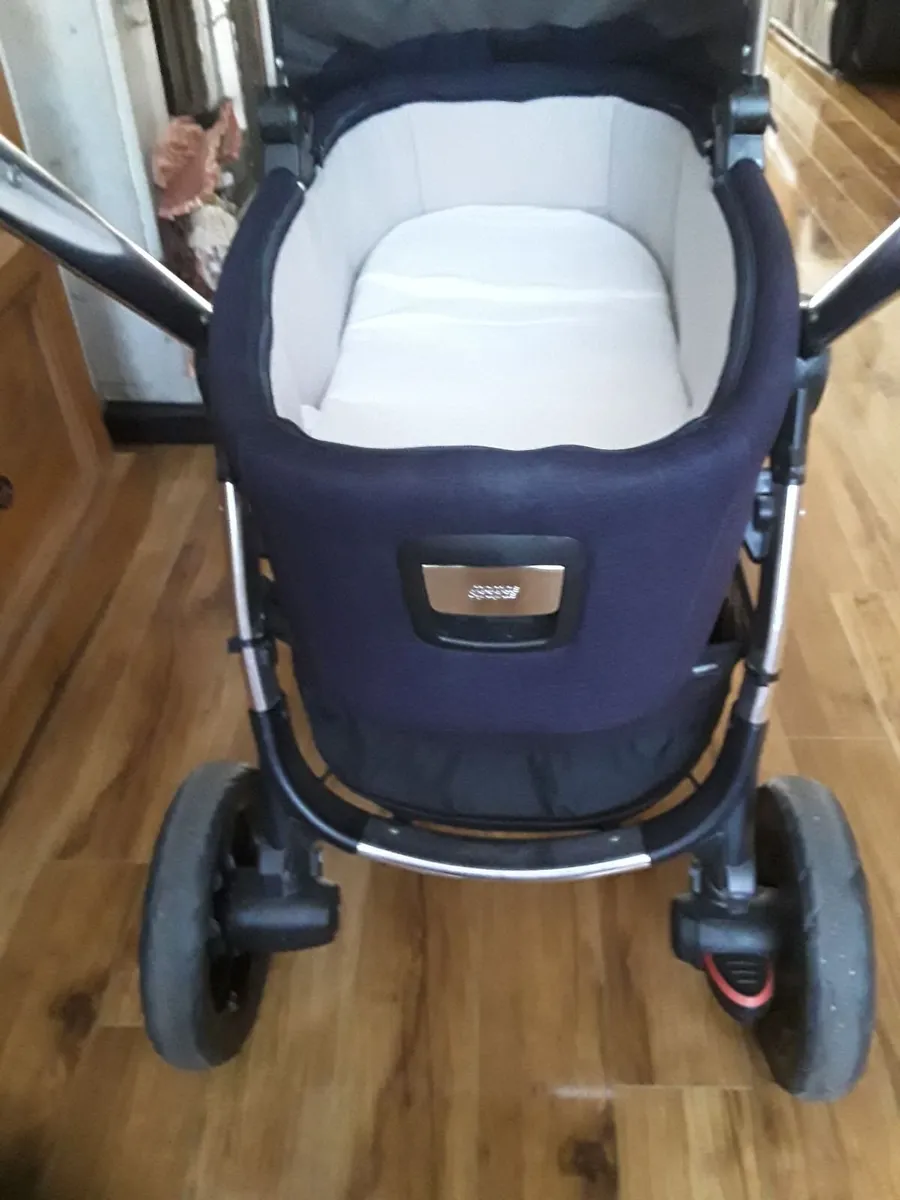 Lovely Navy Mamas and Papas pram as new - Image 2