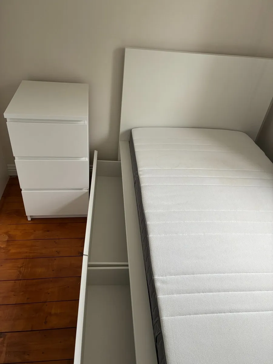 Single bed with roll out drawers and locker. - Image 3