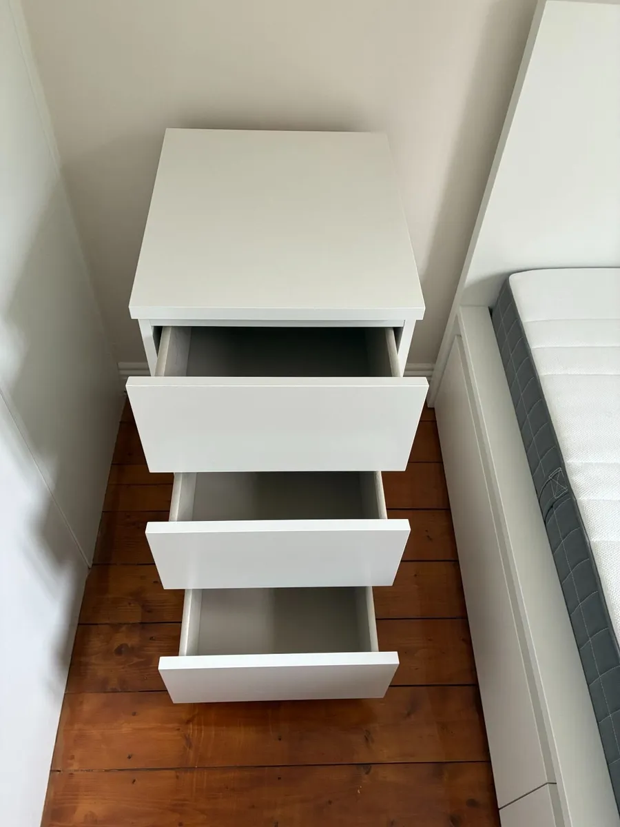 Single bed with roll out drawers and locker. - Image 4