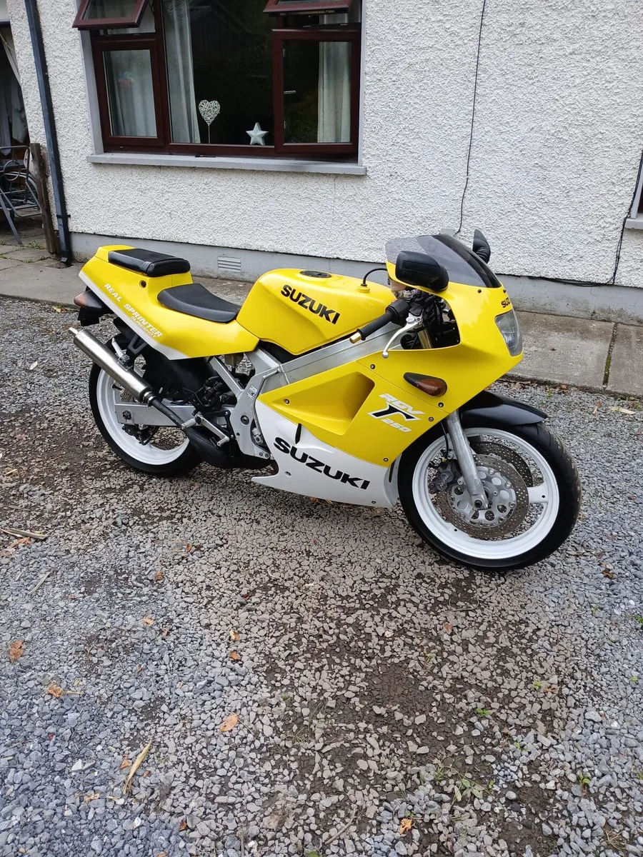 Suzuki RGV 250 VJ21  Barn Find 1988 - Image 1