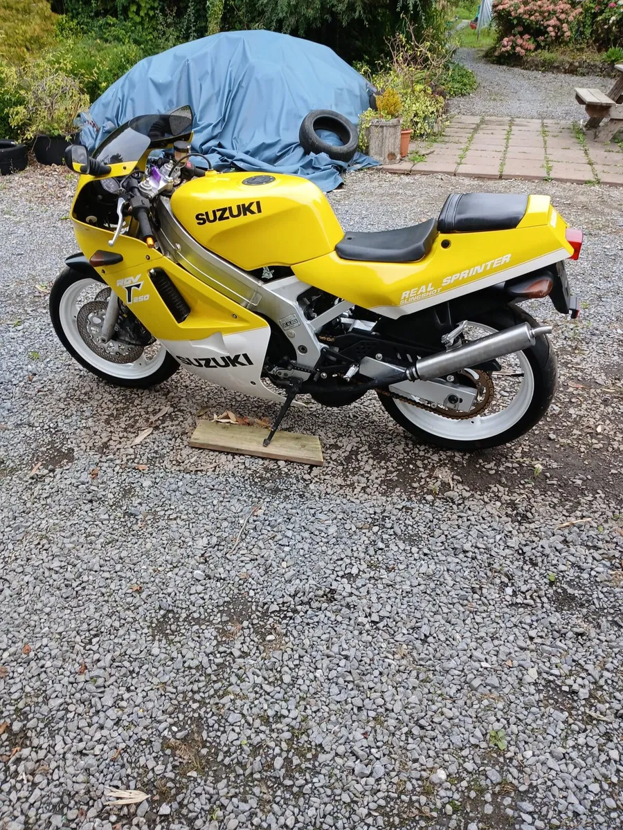 Suzuki RGV 250 VJ21  Barn Find 1988 - Image 4