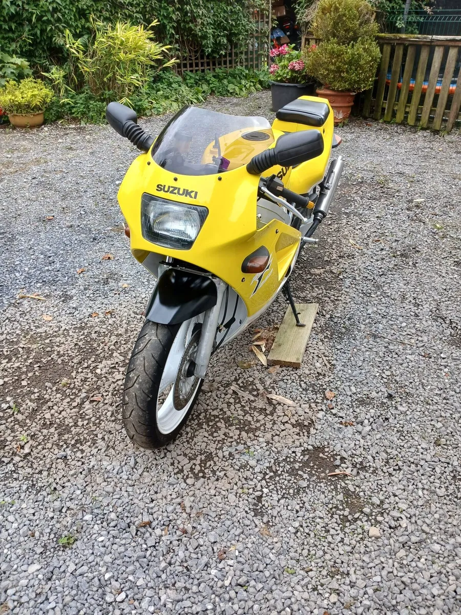 Suzuki RGV 250 VJ21  Barn Find 1988 - Image 2