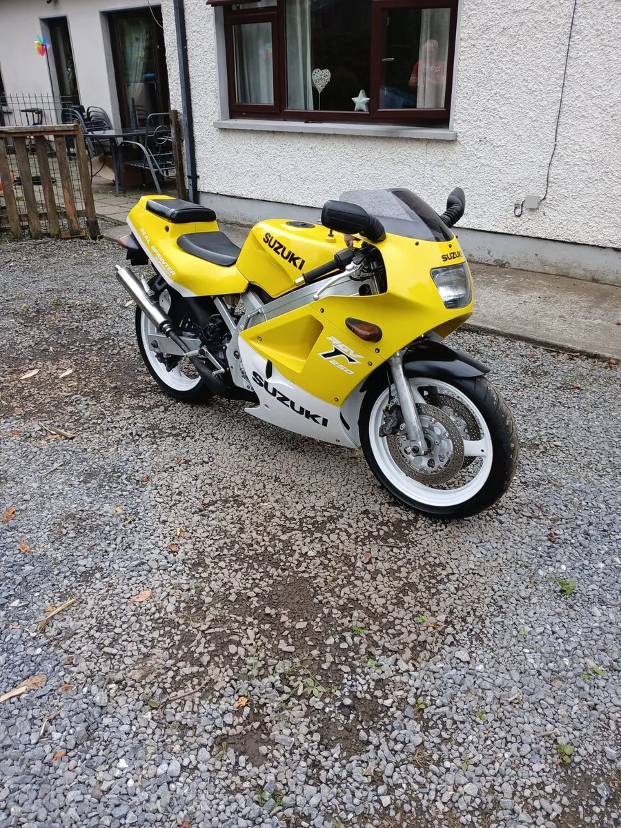 Suzuki RGV 250 VJ21  Barn Find 1988 - Image 3