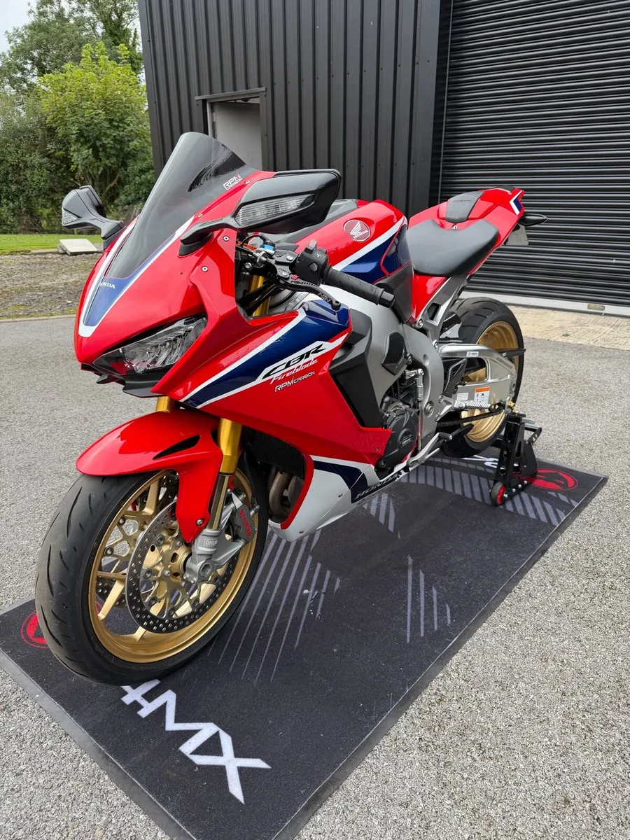 2017 honda fireblade (low miles) - Image 2