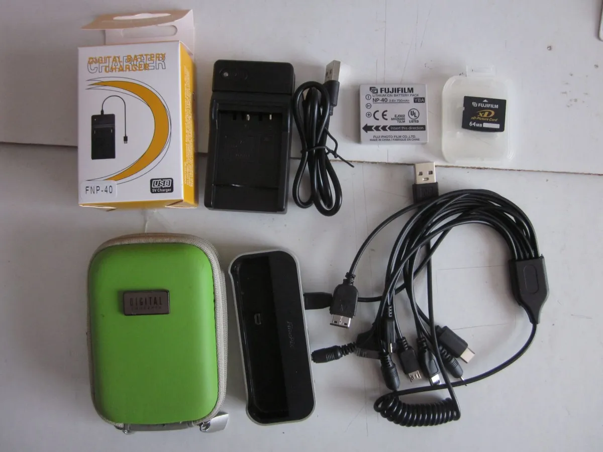 Fujifilm FinePix Z2 Zoom Digital Camera - Image 2