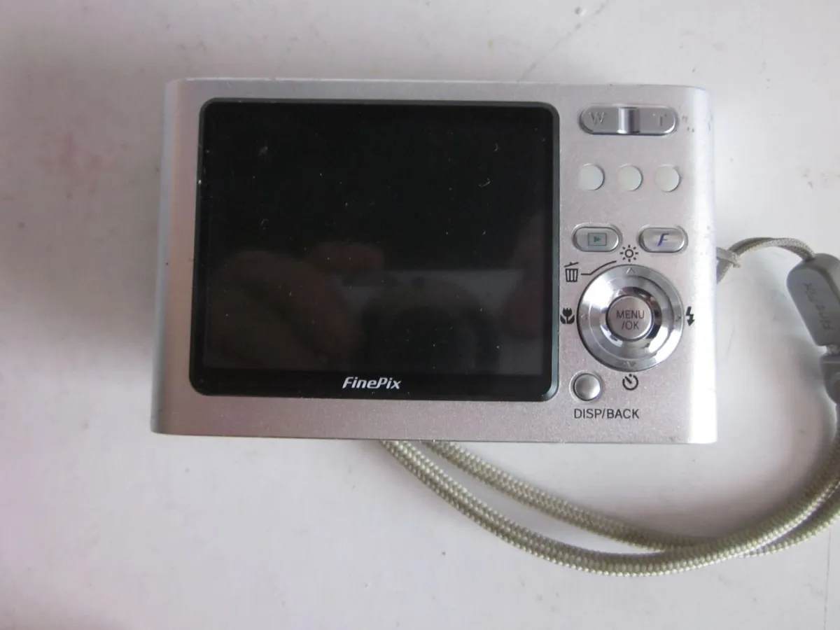Fujifilm FinePix Z2 Zoom Digital Camera - Image 4