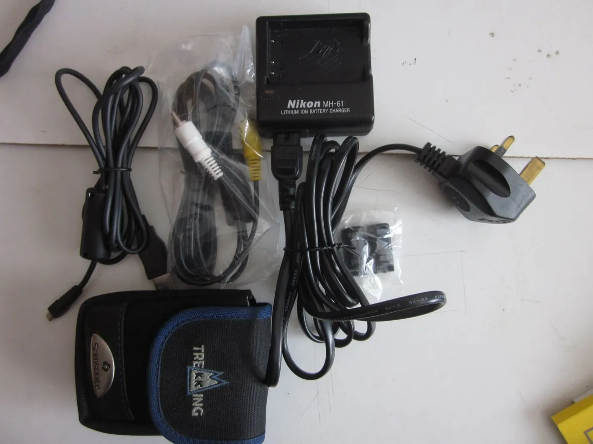 Nikon Coolpix 5200 Compact Digital Camera - Image 2