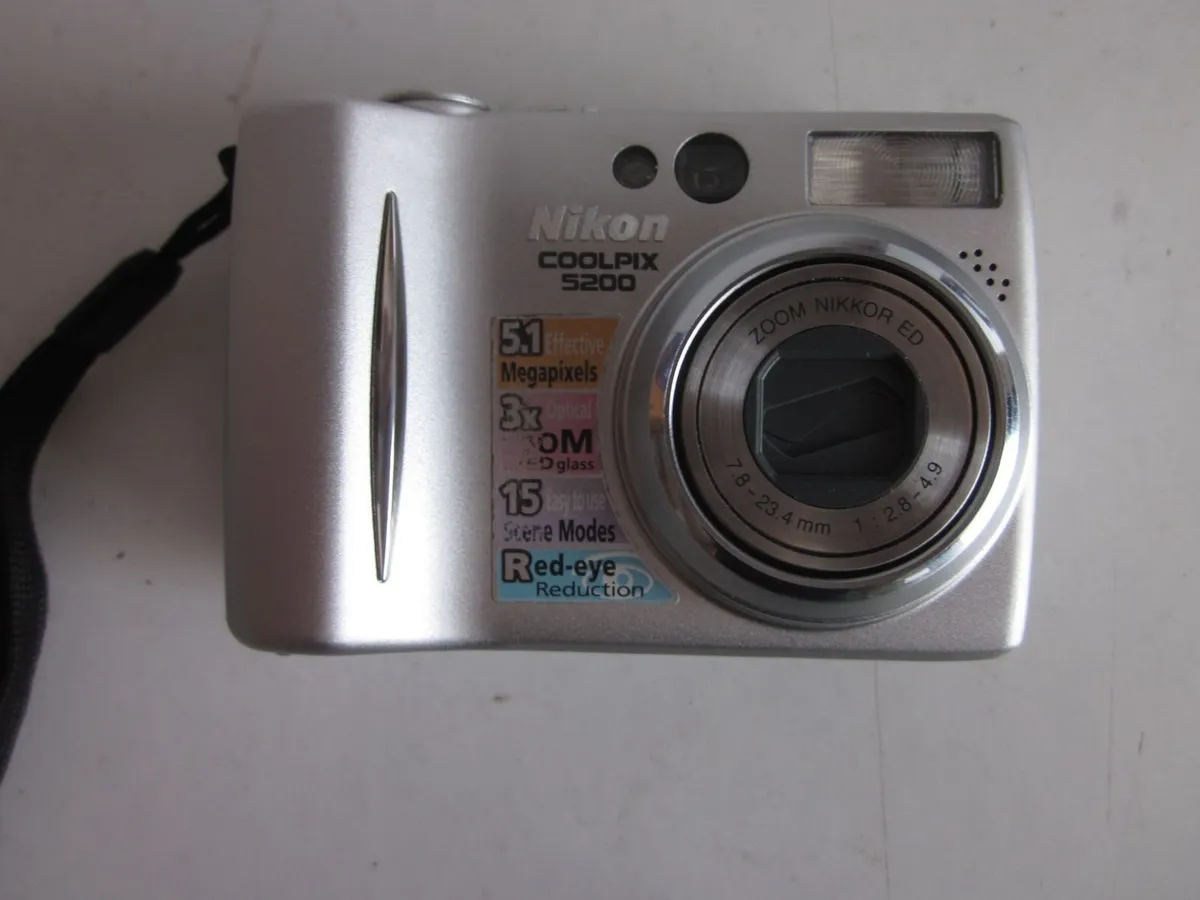 Nikon Coolpix 5200 Compact Digital Camera - Image 3