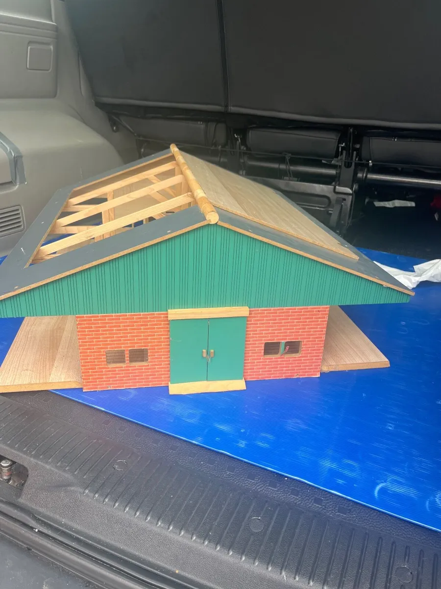 Toy farm shed - Image 3