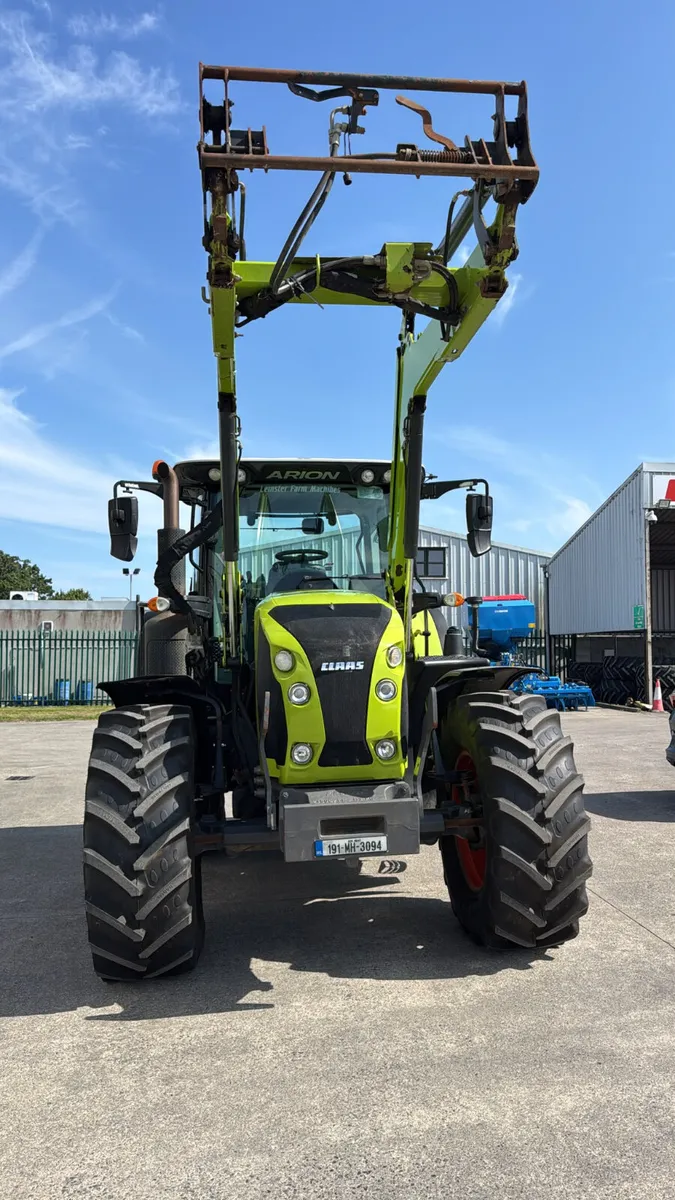 CLAAS ARION 610 CIS with Loader - Image 2