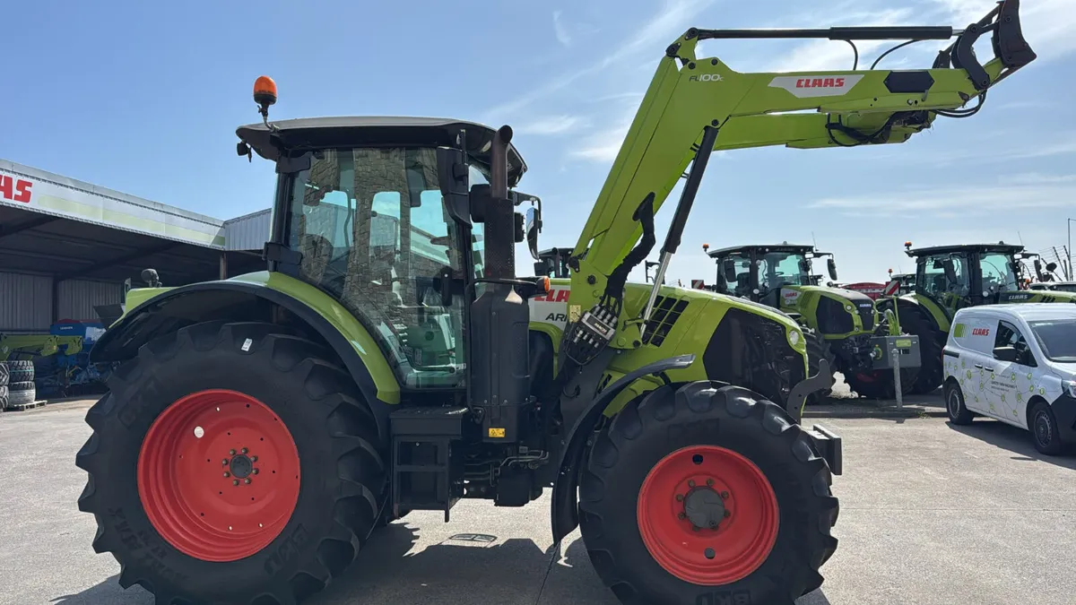 CLAAS ARION 610 CIS with Loader - Image 3