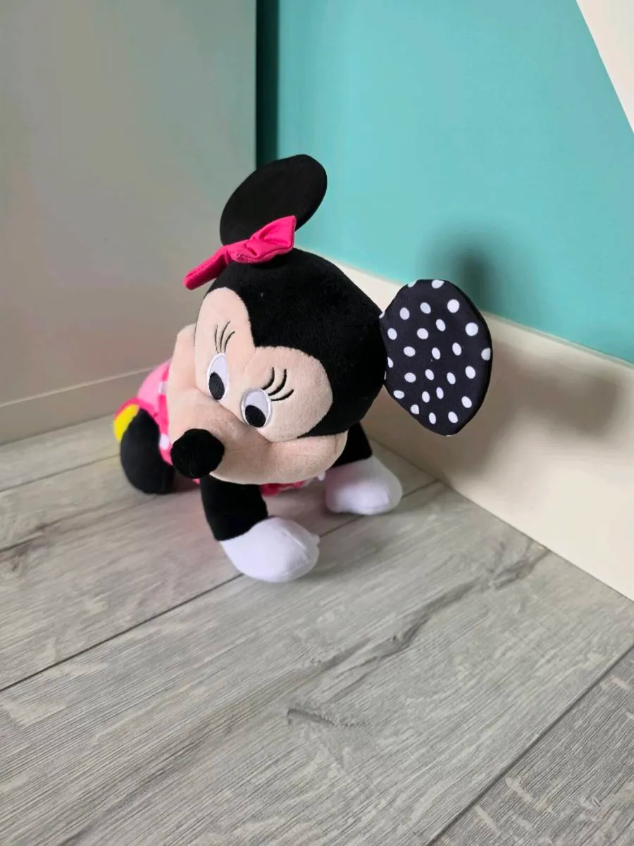 Minnie crawl with me - Image 2