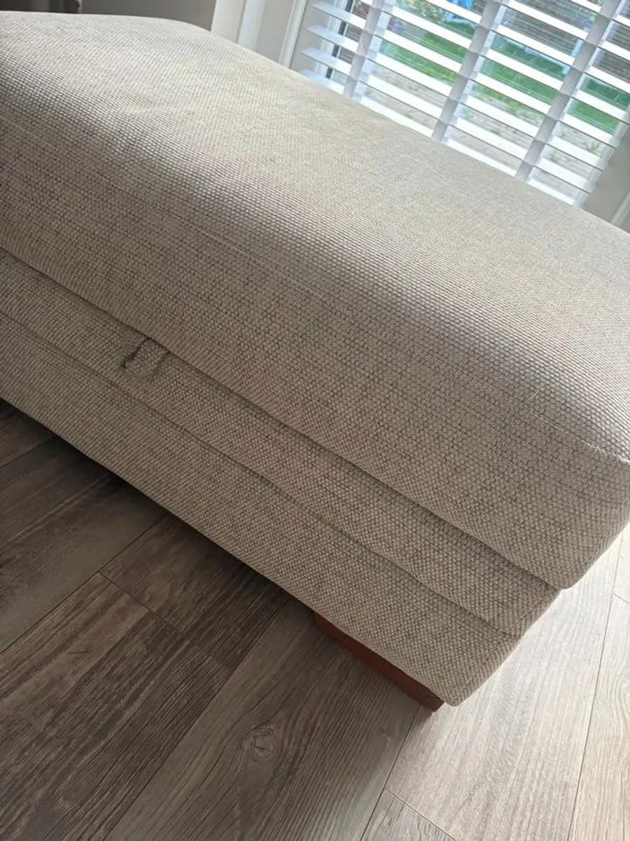 Sophia footstool DFS - Image 4